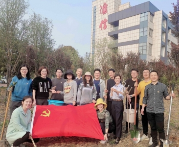 春风十里，缺乏一抹绿意——尊龙凯时集团第三党支部植树活动